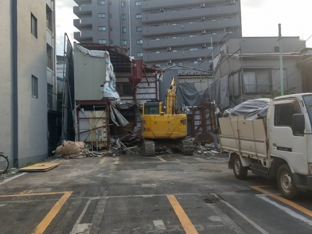 鉄骨造２階建て解体工事(神奈川県横浜市南区浦舟町)工事中の様子です。